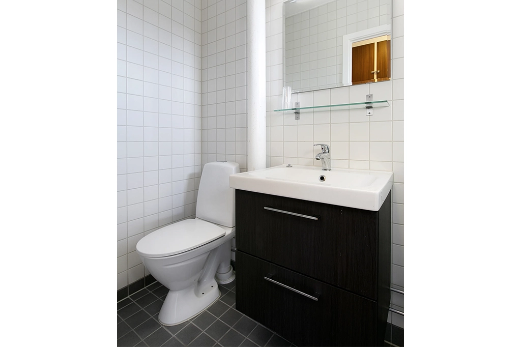 separate_bathroom